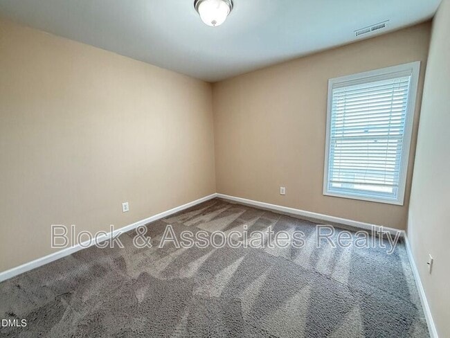 Building Photo - 705 Keystone Park Dr