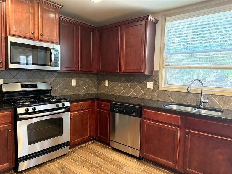 Building Photo - 3238 Sag Harbor Ct NE