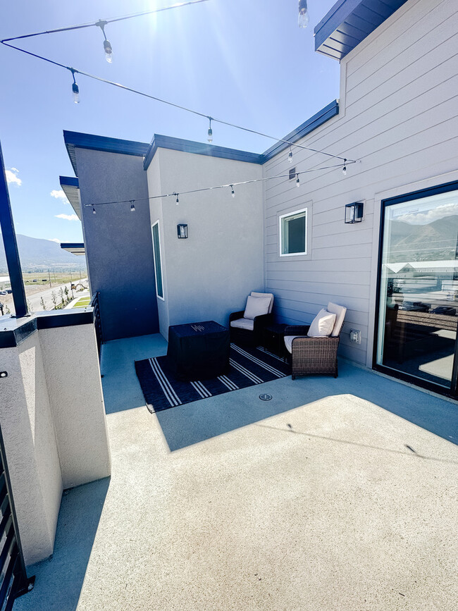 Building Photo - 539 W 1810 N