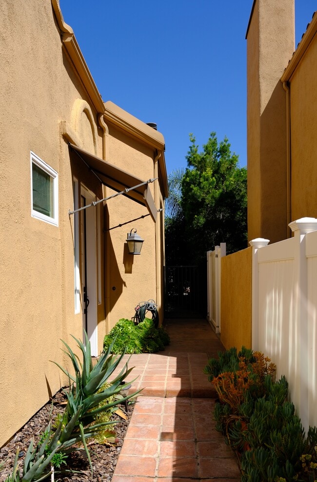 Entry - 23057 Park Dulce