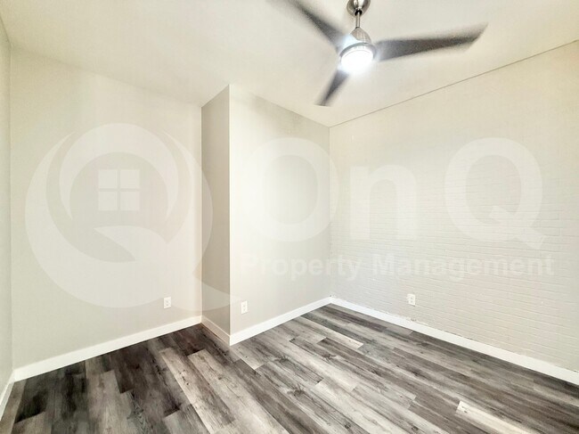 Building Photo - 765 W Whistling Thorn Ave