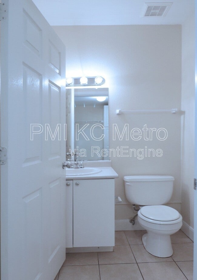 Building Photo - 11624 Tomahawk Creek Pkwy