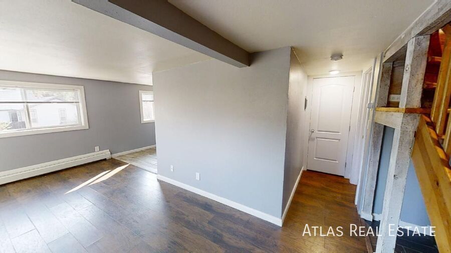 Building Photo - 406 S 10th St