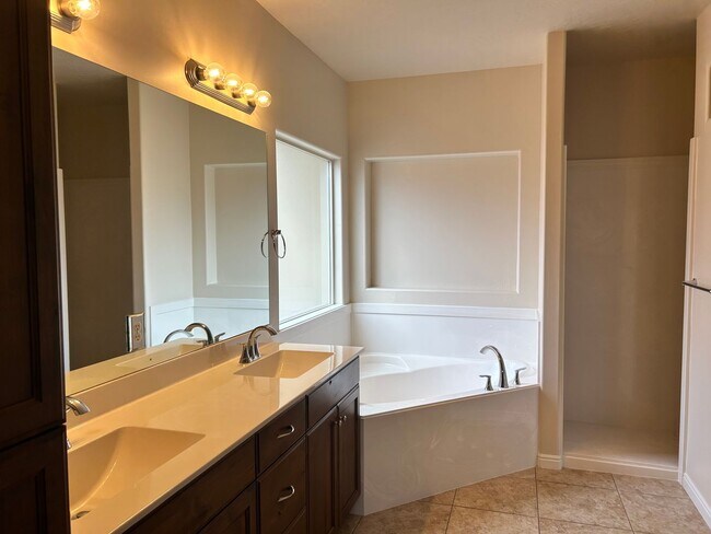 Building Photo - Spacious Single-Level Living in St. George!
