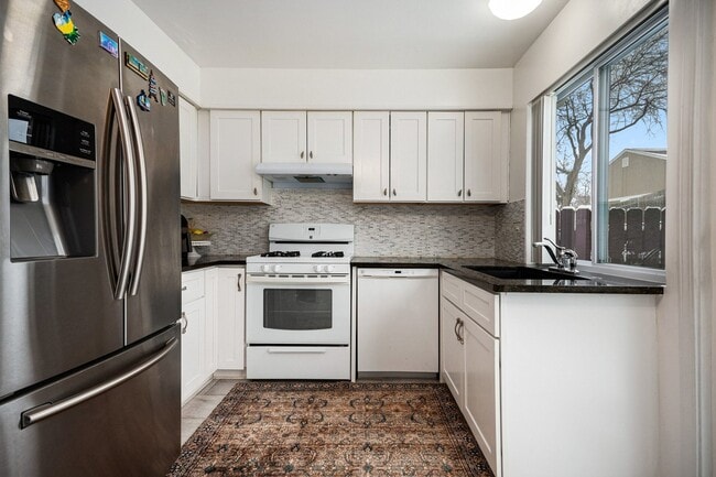 Building Photo - 1921 Williamsburg Dr