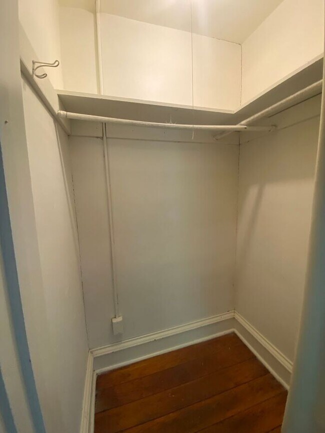 Building Photo - $2,500 | 3 Bedroom, 1.5 Bathroom House | N...