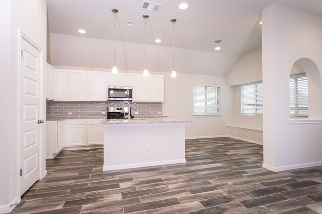 Building Photo - Modern 3 bed 2 bath home!