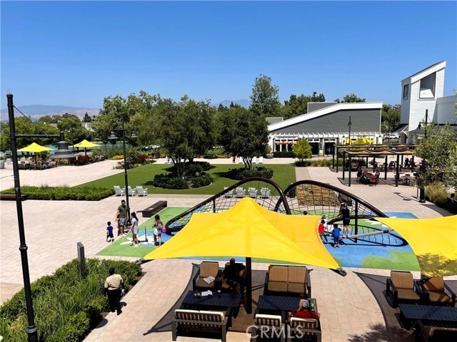 Building Photo - 3 Rushingwind