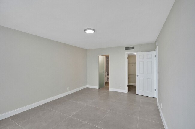 Building Photo - 4810