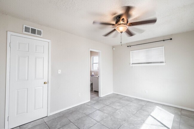 Building Photo - Charming 3 bedroom, 2 bath in East El Paso!