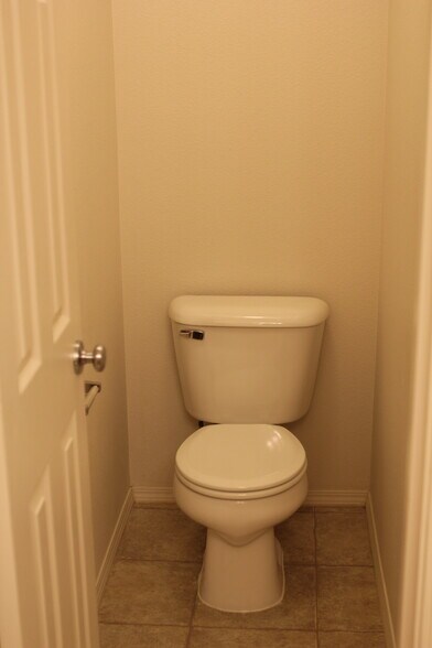 Master Toilet - 17234 SW Pleasanton Ln