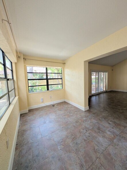 Building Photo - 1154 W Winged Foot Cir