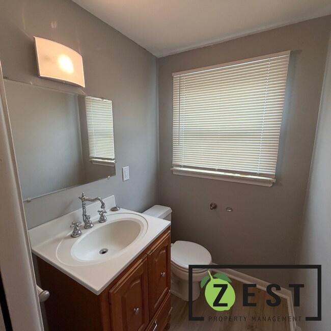Building Photo - Gorgeous 3 BED 1.5 BATH - $1800