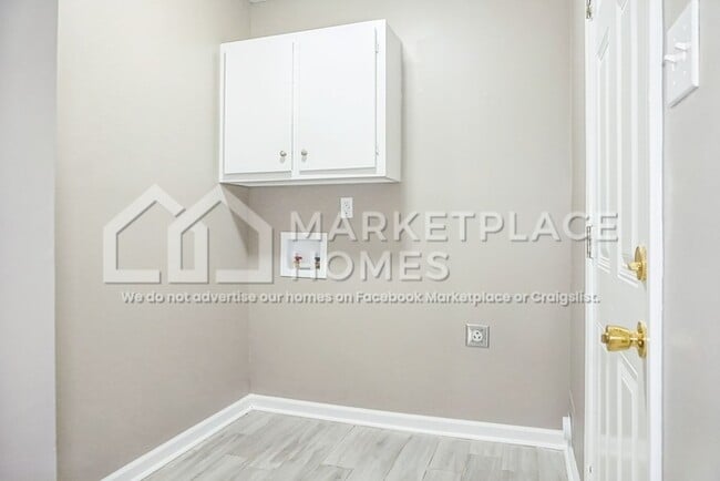 Building Photo - 5800 Laurie Dr