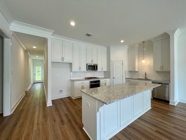 Building Photo - Must see home in River Hills Farm!