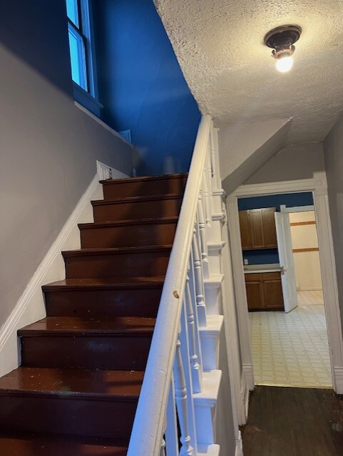 Building Photo - 111 Farnham St