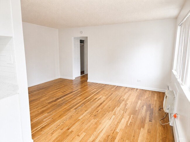Building Photo - 801 N Dahlia St