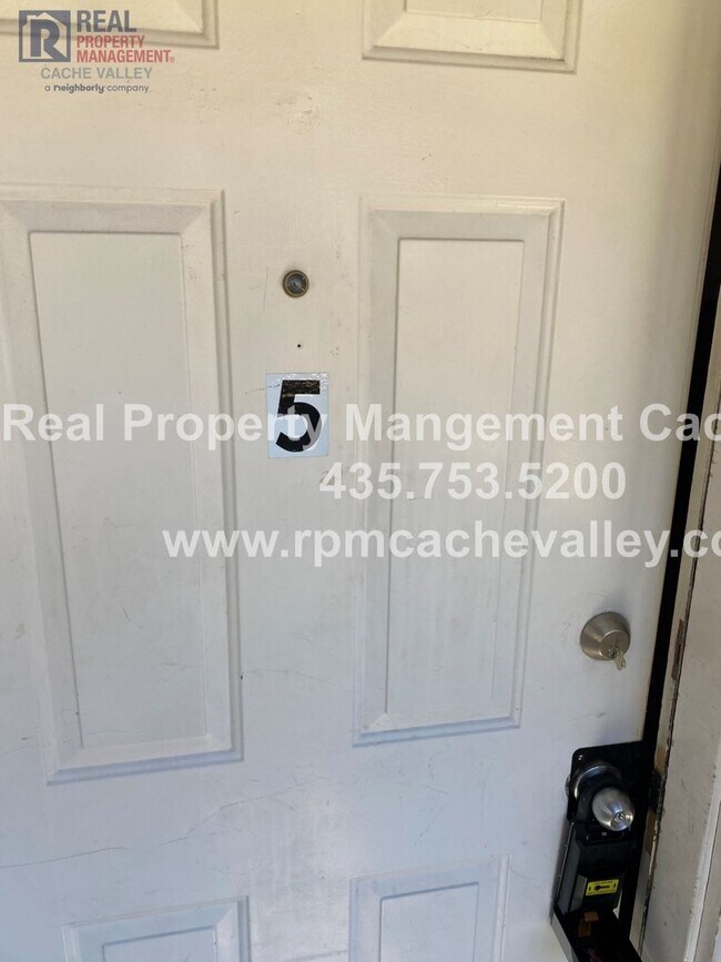 Primary Photo - 271 Riverbend Rd
