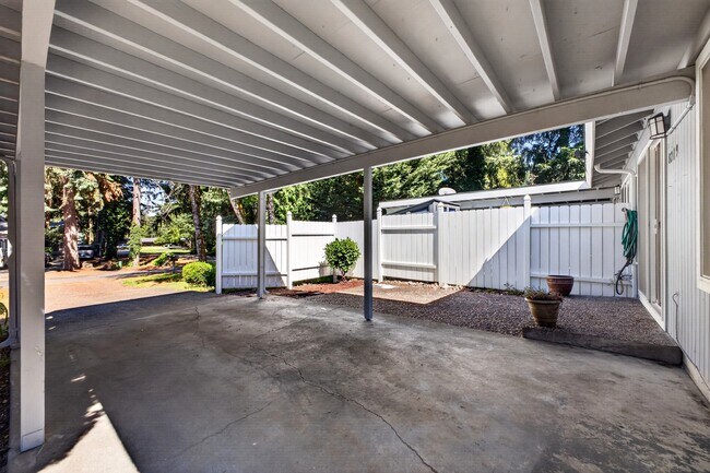 Building Photo - Newly Renovated 2 Bedroom / 1 Bathroom Duplex in Lakewood