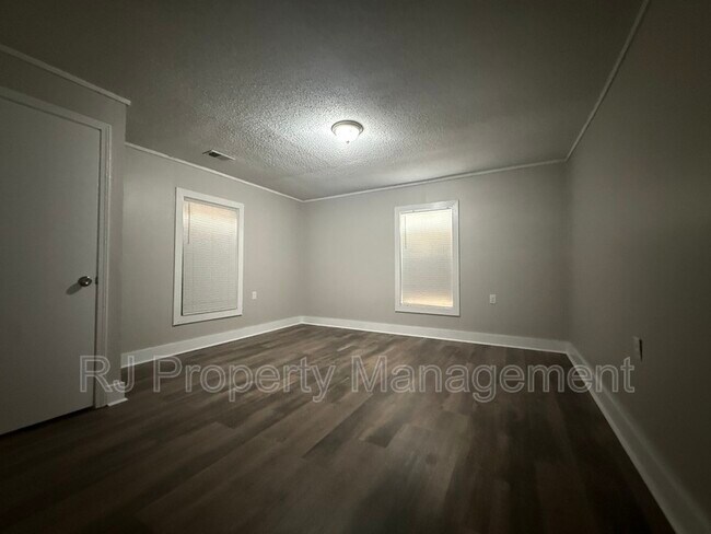 Building Photo - 705 Harahan Rd