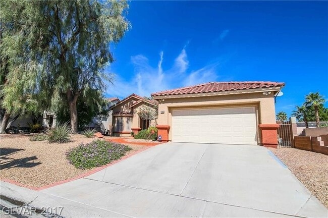 Building Photo - Charming Single-Story Home with Spa & Covered Patio Near Spencer & Wigwam in Las Vegas
