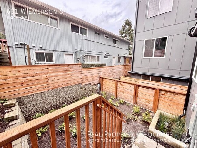 Building Photo - 631 W Emerson St