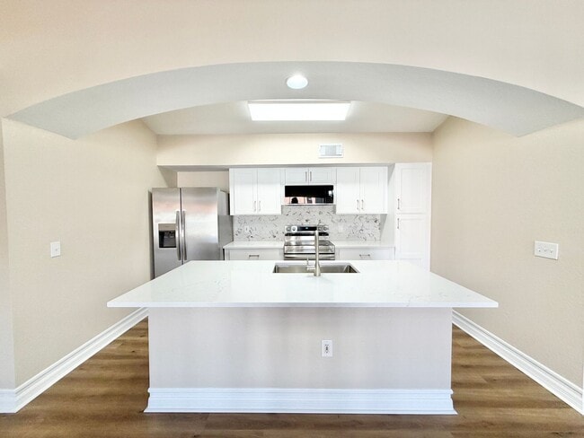 Building Photo - ** FAIRWAY PRESERVE ** 3 BED / 2 BATH CONDO - PET OK! - NORTH NAPLES - ANNUAL RENTAL