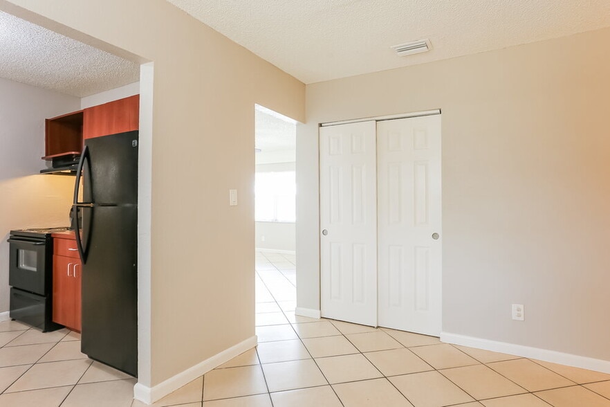 Building Photo - 357 NW 6th Ct