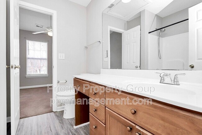 Building Photo - 9365 Glenwater Dr