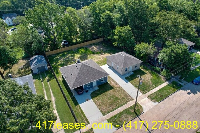 Building Photo - 2320 N Taylor Ave