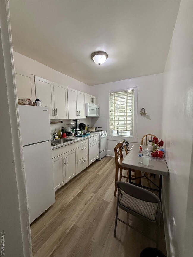 Building Photo - 128 Poningo St