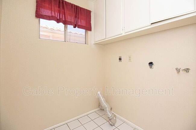 Building Photo - 25804 Dickens Ct