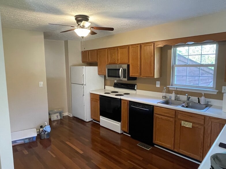 Building Photo - 2743 Rutland Rd