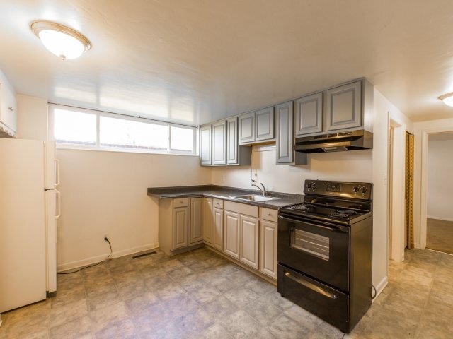 Building Photo - 2364 S Country Club Cir