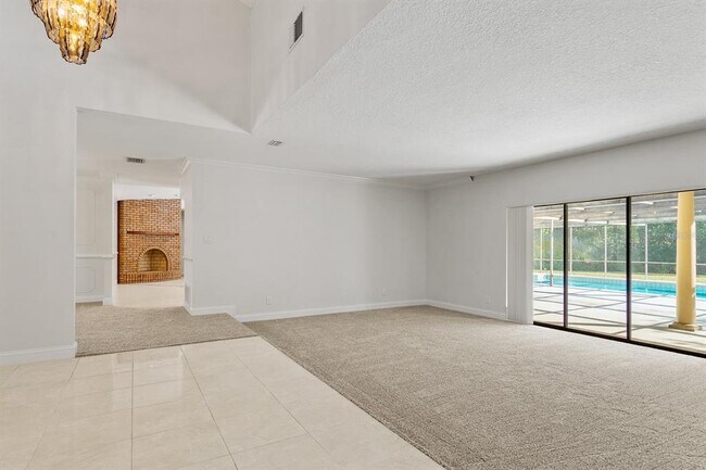 Building Photo - 10206 Lakeview Dr