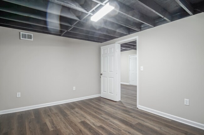 Building Photo - 3137 Glen Hollow Dr