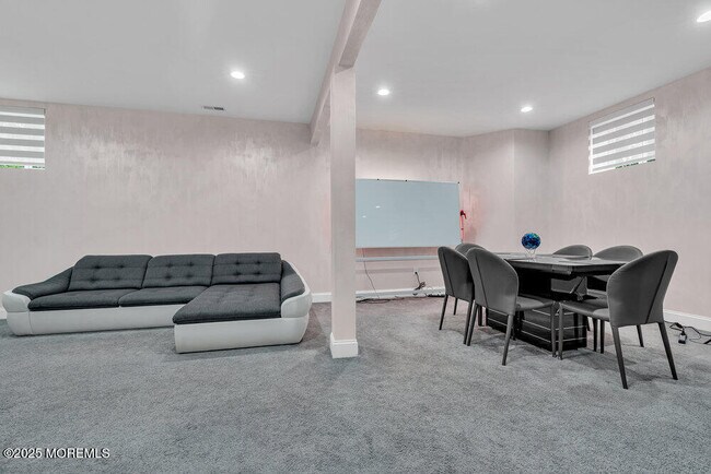 Building Photo - 47 McCormick Ave N