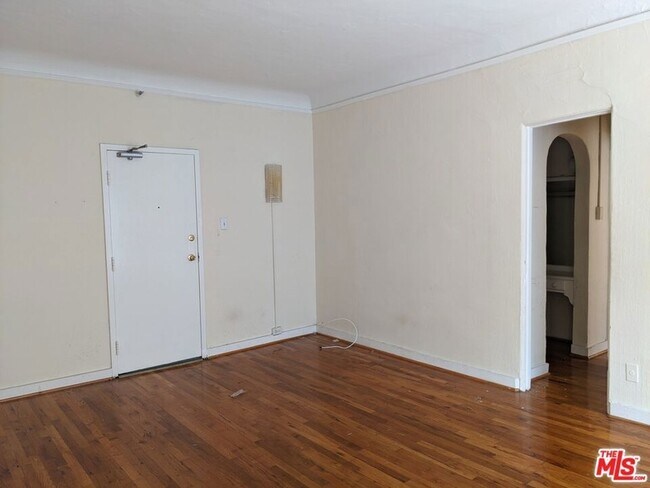 Building Photo - 665 Cochran Ave