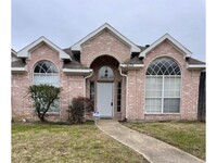 Building Photo - Charming 3-Bedroom Home in Springfield Sub...