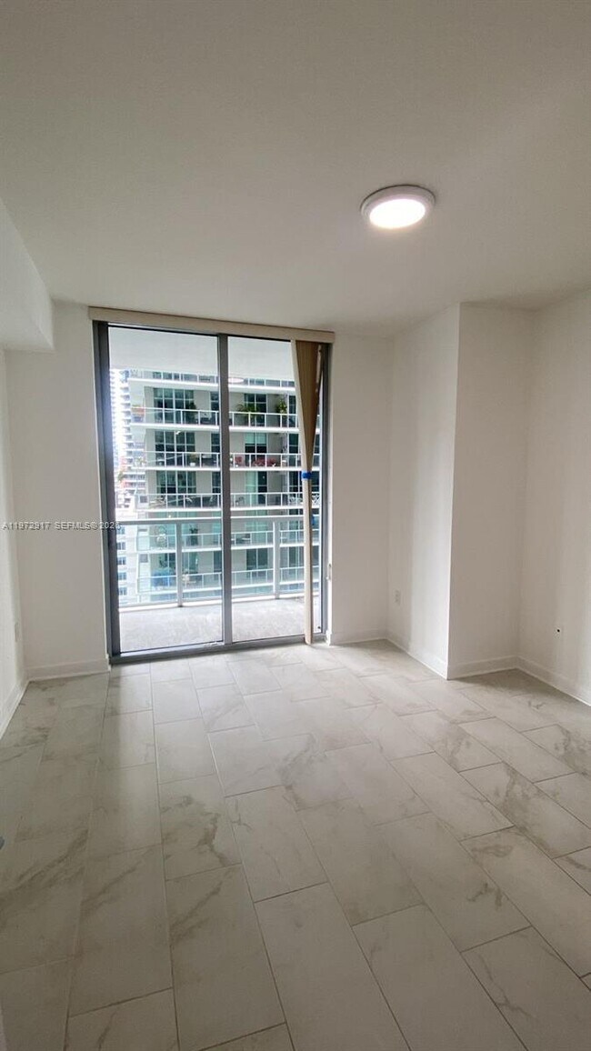 Building Photo - 1111 SW 1st Ave