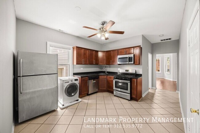 Building Photo - 2947 N Avers Ave
