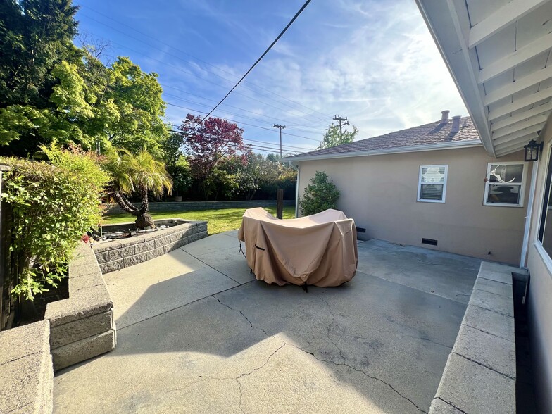 Building Photo - 6610 Canterbury Ct