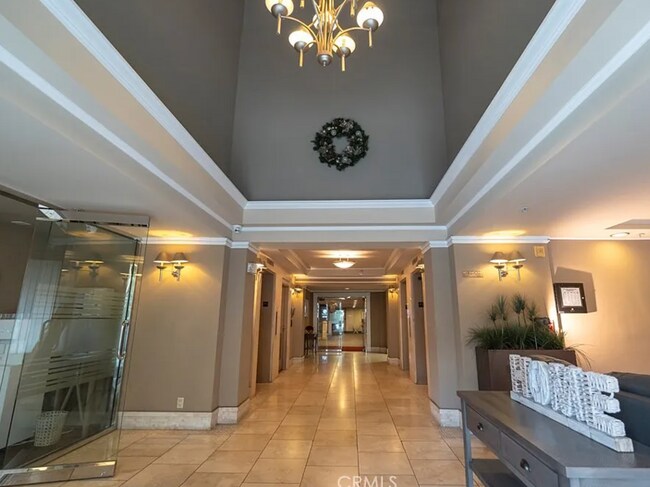 Building Photo - 620 S Gramercy Pl