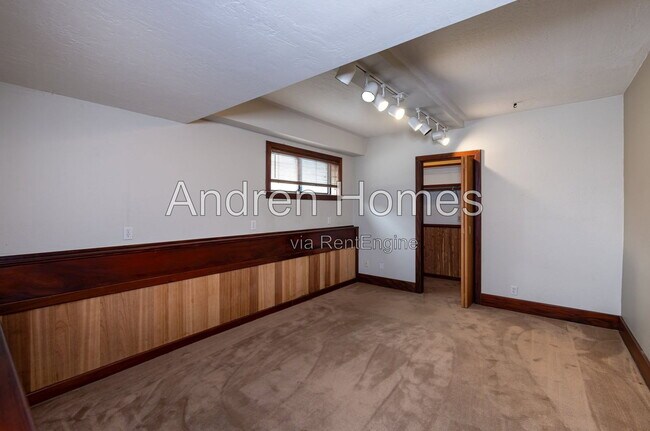 Building Photo - 22660 E Cliff Dr