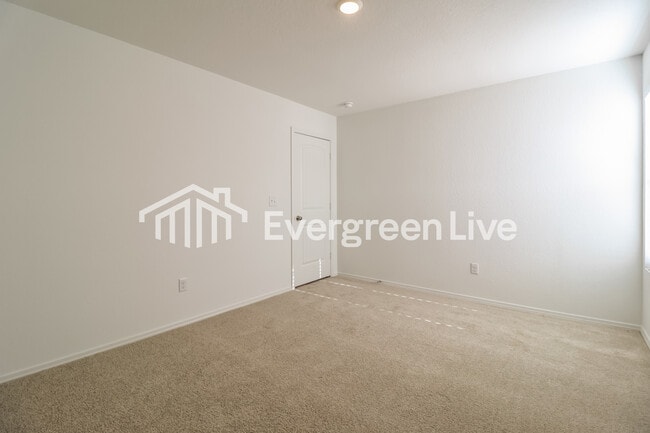 Building Photo - 41 Remington Ln