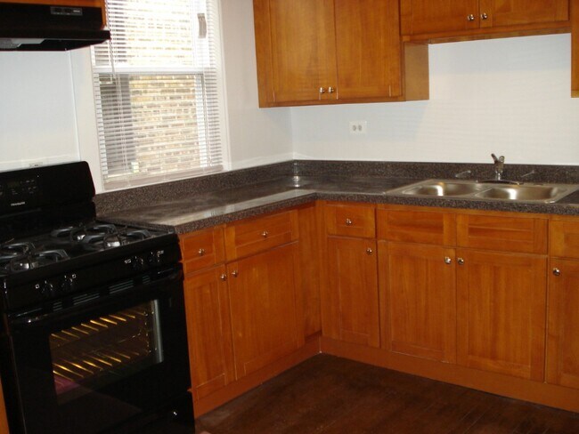 Building Photo - 2904 N Linder Ave