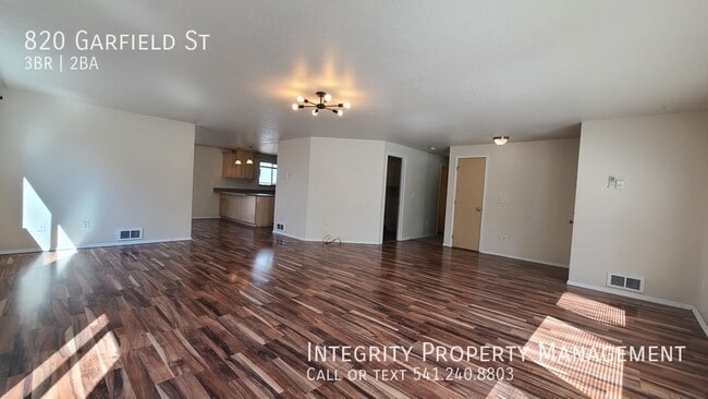 Building Photo - 820 Garfield St