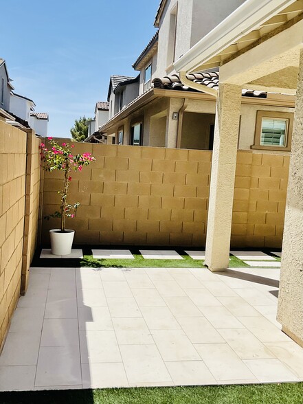 Building Photo - 2759 S Jackrabbit Dr