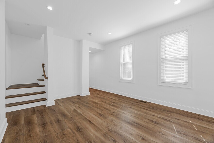 Building Photo - 450 Elsmere St