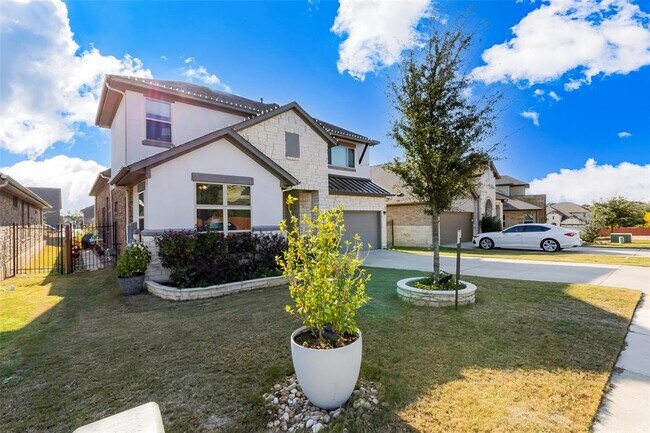 Building Photo - 722 Kingston Pl